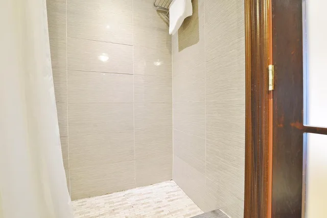 Room, King Bed, Accessible, Woodbine Hotel and Suites 6/6