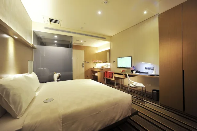 Splendor, Queen Bed، Sparkle Hotel 3/4