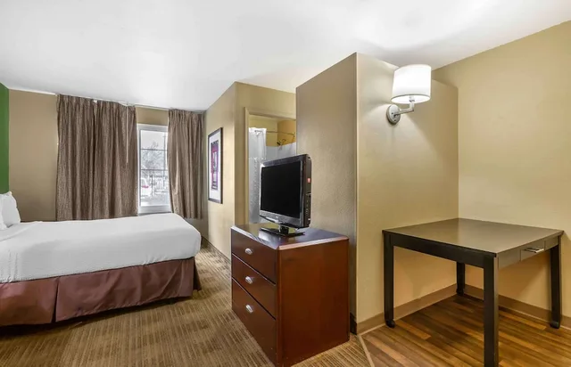 استوديو ديلوكس بسرير كوين مع أريكة، Extended Stay America Suites Phoenix Midtown 6/9