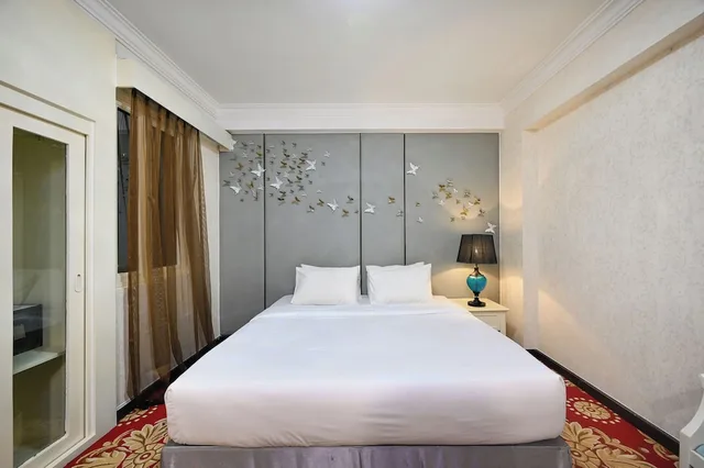 Deluxe, Queen Bed, No Window، California Saigon Hotel & Rooftop Pool 2/4