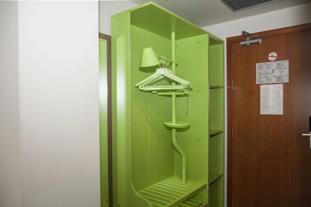 Room, Twin Beds, Travelodge BCN Cornella Fira 6/6