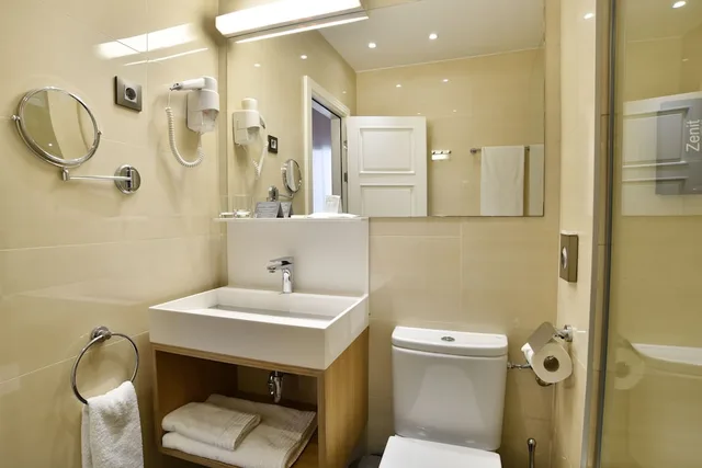 غرفة بريميوم عائلية بسرير مزدوج مع أريكة، Hotel Zenit Budapest Palace 5/5