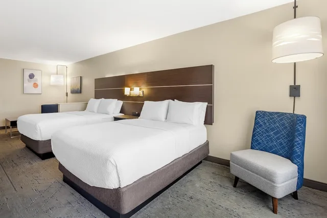 جناح بسريرين كوين بمنطقة جلوس، Holiday Inn Express Hotel & Suites Newton Sparta 5/8