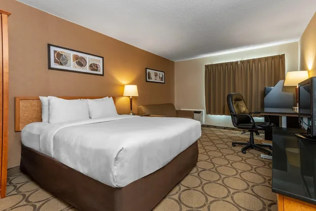 غرفة بسرير كينج مع أريكة، Comfort Inn Brandon 2/4