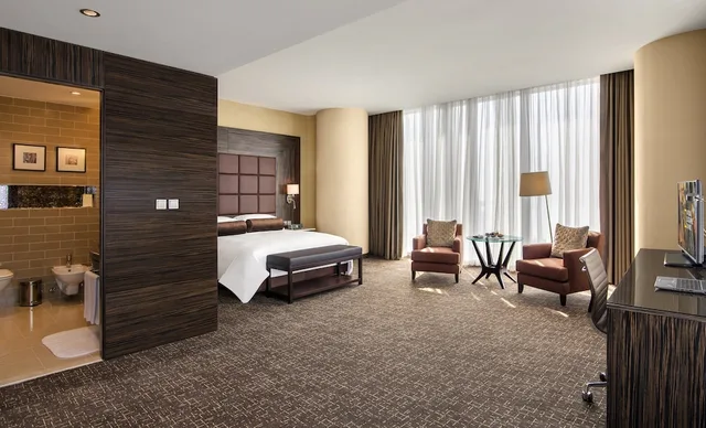 شقة بسرير كينج وسريرين منفصلين بإطلالة على البحر بغرفتي نوم، City Centre Rotana Doha 4/6