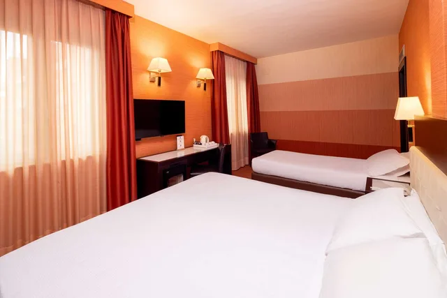 غرفة قياسية بسرير كينج وسرير فردي، Best Western Gorizia Palace Hotel 3/3