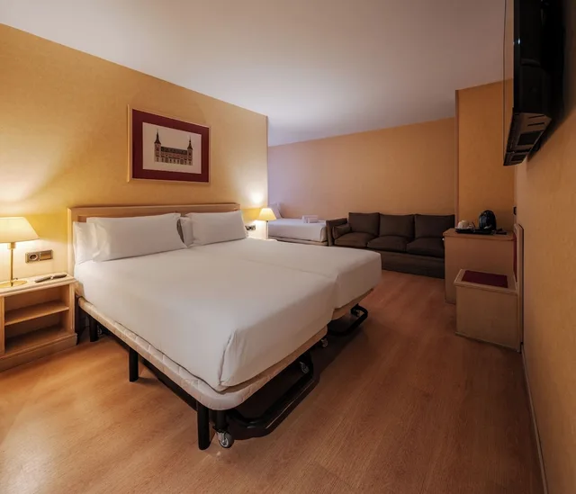 غرفة قياسية ثلاثية بثلاثة أسرّة، Luze Castellana Hotel 2/9