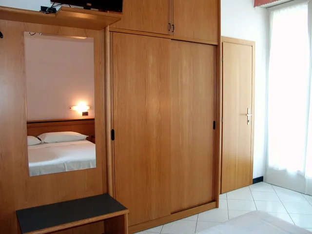 غرفة عائلية رباعية بسريرين كوين بشرفة بغرفتي نوم، Hotel Excelsior 3/5