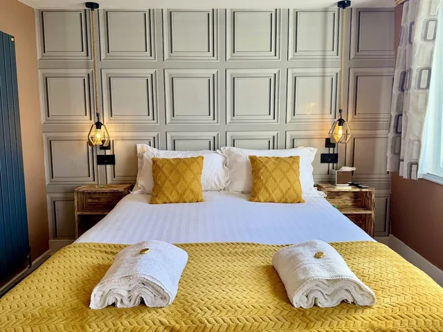 جناح بسرير كينج وسرير فردي، The Crescent Guest House 3/10