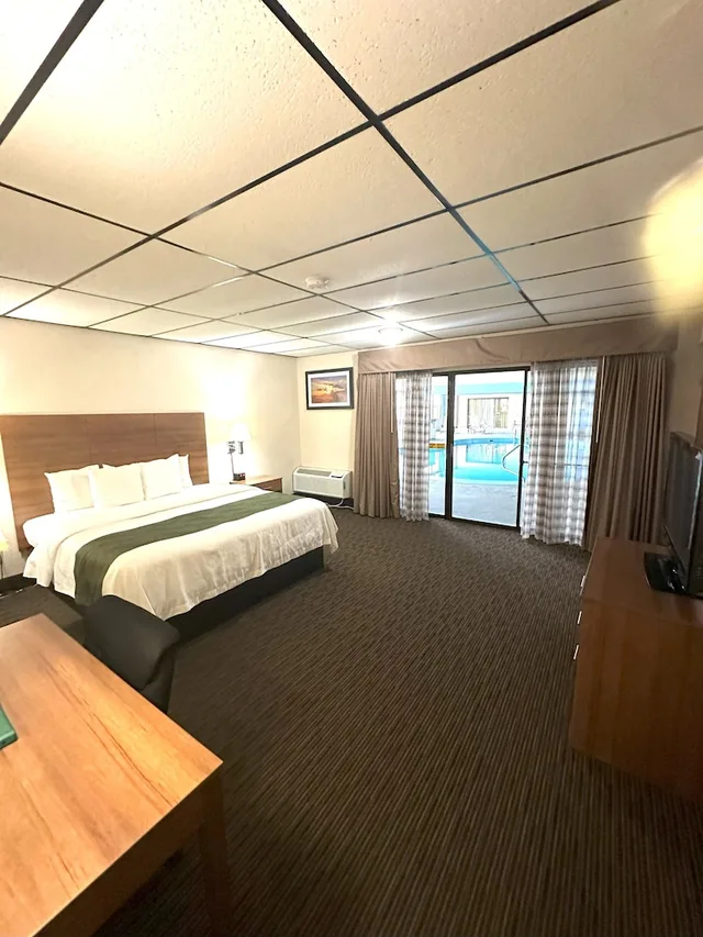Suite, King Bed, Sofa, Wyndham Garden Salina Conference Center 3/10
