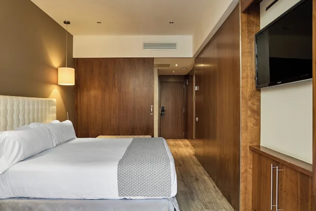غرفة سوبيريور بشرفة مفردة بسرير مزدوج بمسبح خاص، Hotel Catalonia Ramblas 1/6