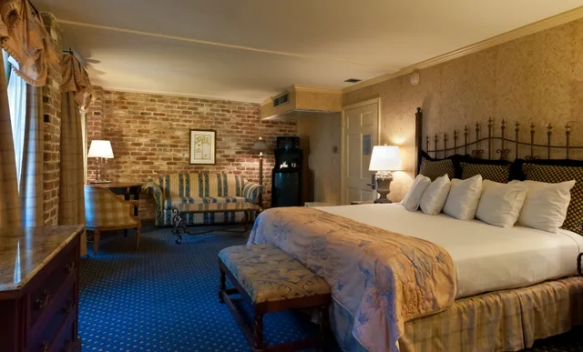 Room, King Bed, No Window، Place D'armes Hotel 4/8