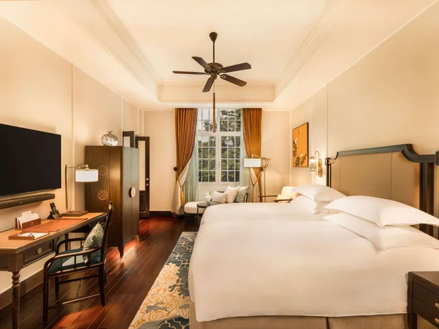 غرفة فاخرة بسرير كينج، Sofitel Legend Metropole Hanoi Hotel 3/4