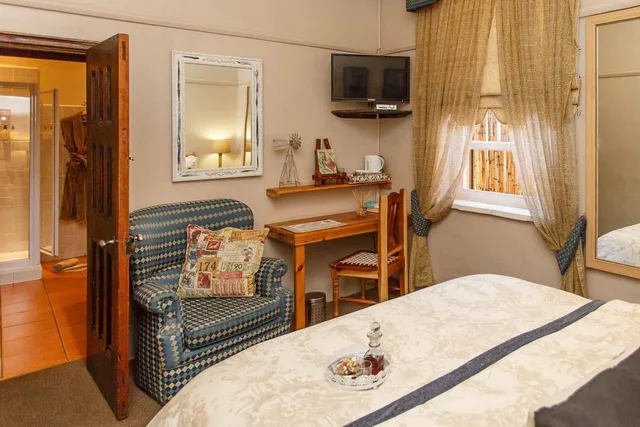 غرفة بسرير كوين، Riverside Lodge 2/3