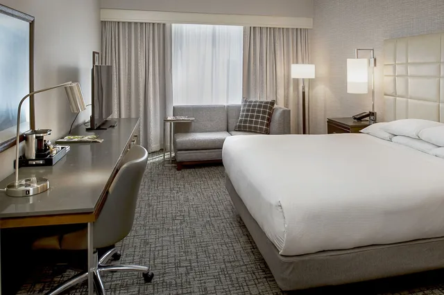 غرفة سوبيريور بسرير كينج، Hilton St. Louis at the Ballpark 6/10