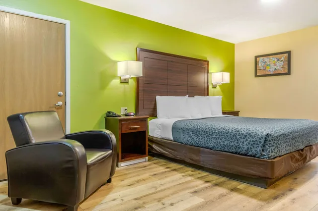 غرفة بسرير كينج لذوي الإعاقة، Econo Lodge West Coors Blvd 5/7