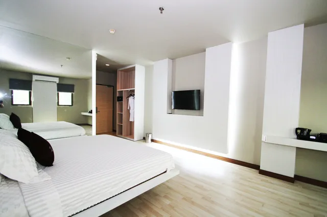 جناح جونيور مع أريكة، The L Hotel Entertainment 2/4