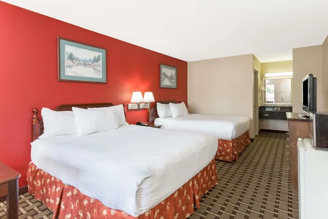 غرفة بسريرين كوين للمدخنين، Americas Best Value Inn & Suites Sumter 2/4