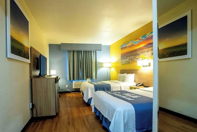 غرفة قياسية بسريرين كوين للمدخنين، Days Inn & Suites By Wyndham Houston North/Aldine 3/4