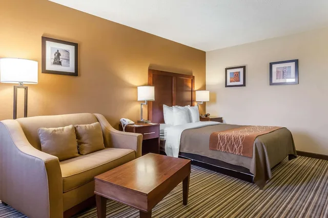 غرفة قياسية بسرير كوين مع أريكة، Comfort Inn Hall Of Fame 2/2