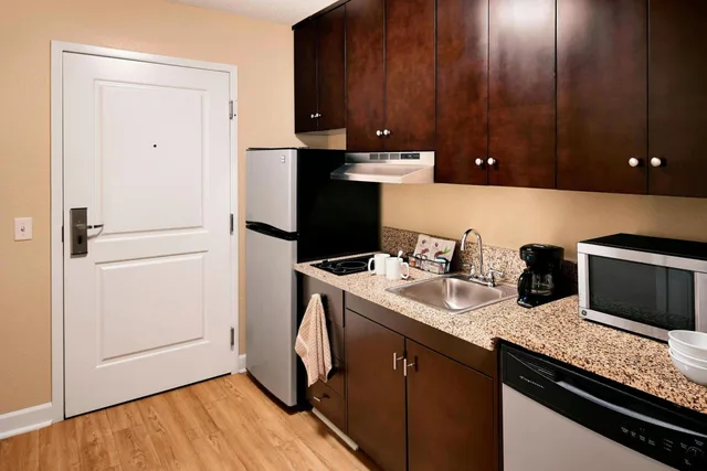 جناح بسرير كوين بغرفة نوم واحدة مع أريكة، TownePlace Suites by Marriott Harrisburg Hershey 4/4