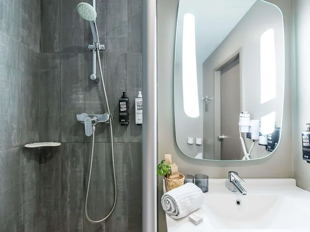 Superior, Double Bed, River or Sea View، Ibis Porto Gaia 6/7