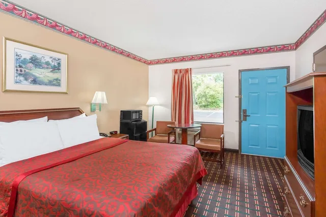 جناح استوديو بسرير كينج للمدخنين، Days Inn By Wyndham North Columbia Ft Jackson 1/10
