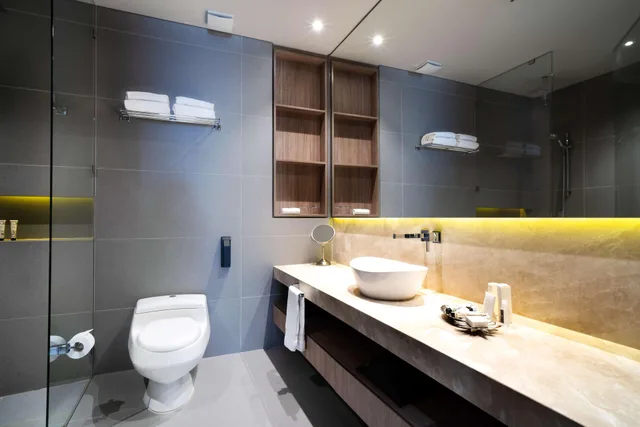 King Room With Balcony And Roll-in Shower-Mobility Accessible، Salvio Parque 93 Bogota, Curio Collection by Hilton 6/10