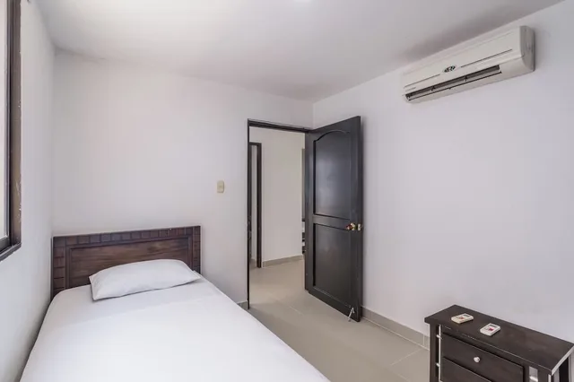 شقة غراند بسريرين منفصلين مع أريكة، Aparta Hotel Roca Marina 1/4