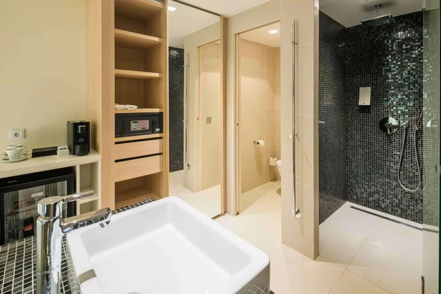 غرفة ديلوكس بسرير مزدوج مع سرير إضافي، Barcelo Hamburg 9/10