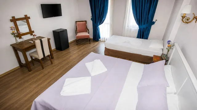 غرفة عائلية بسرير مزدوج وسرير فردي بإطلالة على البحر، Karaburun Konak Hotel 8/10