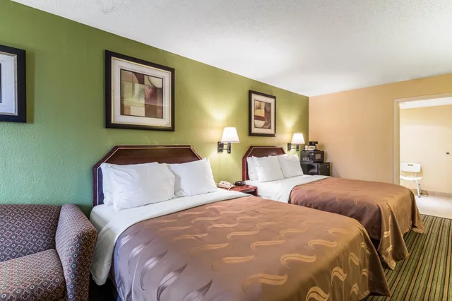 غرفة قياسية بسريرين كوين، Quality Inn Alexandria 3/6