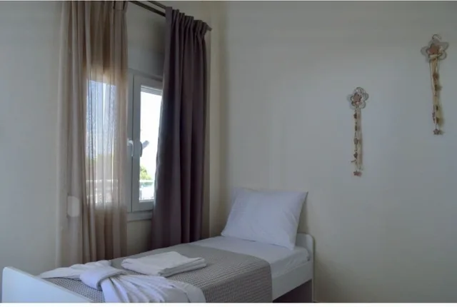 غرفة ثلاثية بسرير مزدوج بإطلالة على البحر مع أريكة، Aelia Sea View Studios 1/3