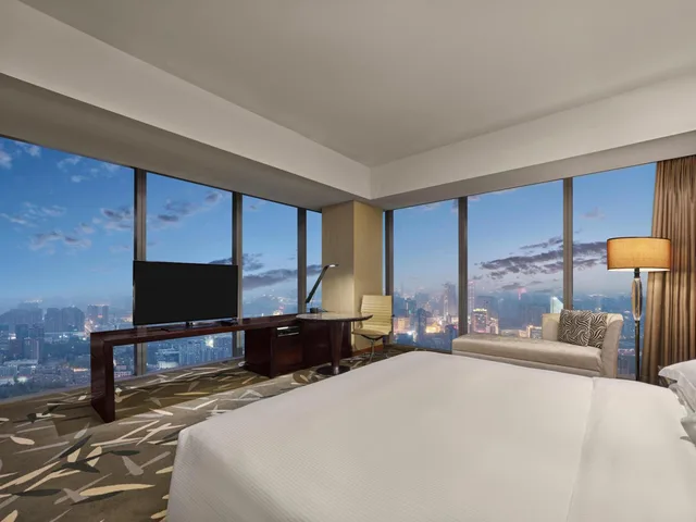 غرفة بريميوم تنفيذية بسرير كينج، Hilton Shijiazhuang 1/7