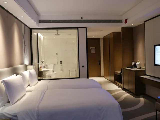 غرفة بسريرين منفصلين لذوي الإعاقة، Crowne Plaza Hangzhou Qiantang 1/2