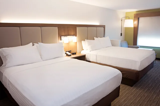 جناح بسريرين، Holiday Inn Express Suites Greenwood Mall 3/6