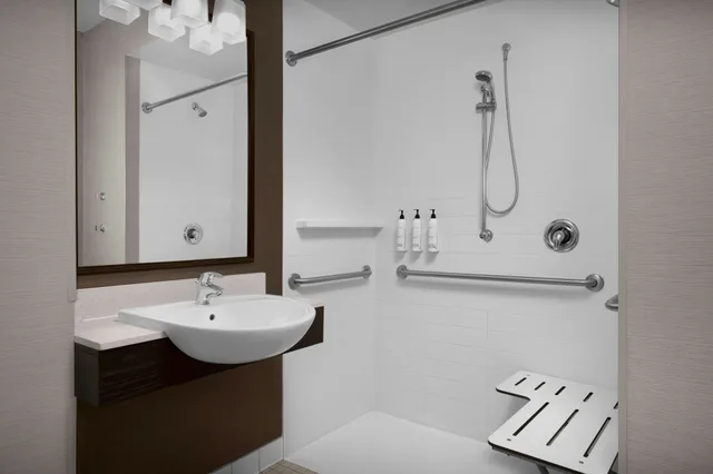 غرفة، Fairfield Inn Suites By Marriott Austin Northwest Research Blvd 4/4