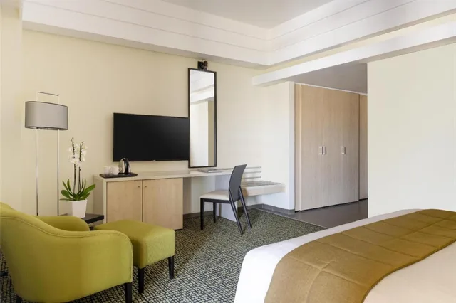 غرفة بسرير كينج بشرفة، Bristoria Hotel Erbil 3/5
