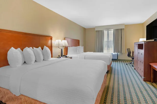 جناح بسريرين كوين مع أريكة، Best Western North Roanoke 2/5
