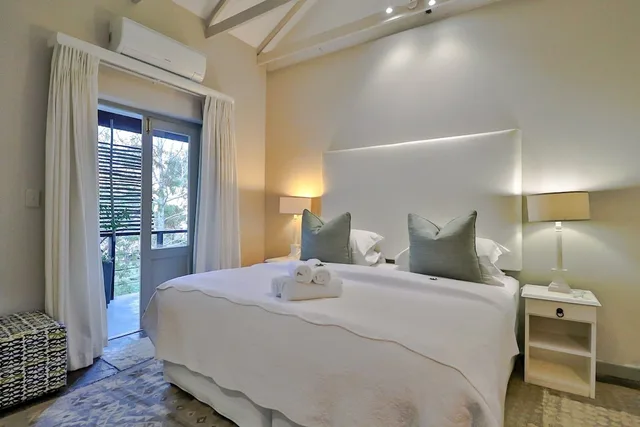 غرفة كومفورت بسرير كينج، Hermanus Lodge on the Green 1/6