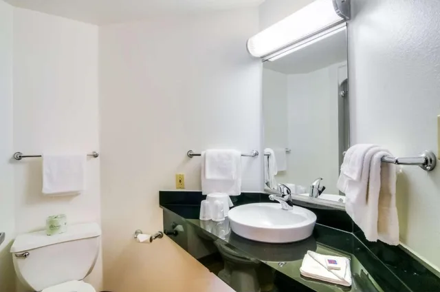غرفة بسريرين مزدوجين، Motel6 Joliet, IL - Chicago - I-55 3/3