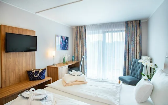 غرفة كلاسيكية بسرير كوين، Aqualux Wellness And Tagungshotel 1/1