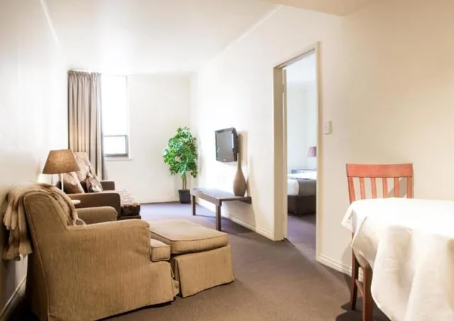 غرفة تنفيذية، Hotel Richmond 7/8