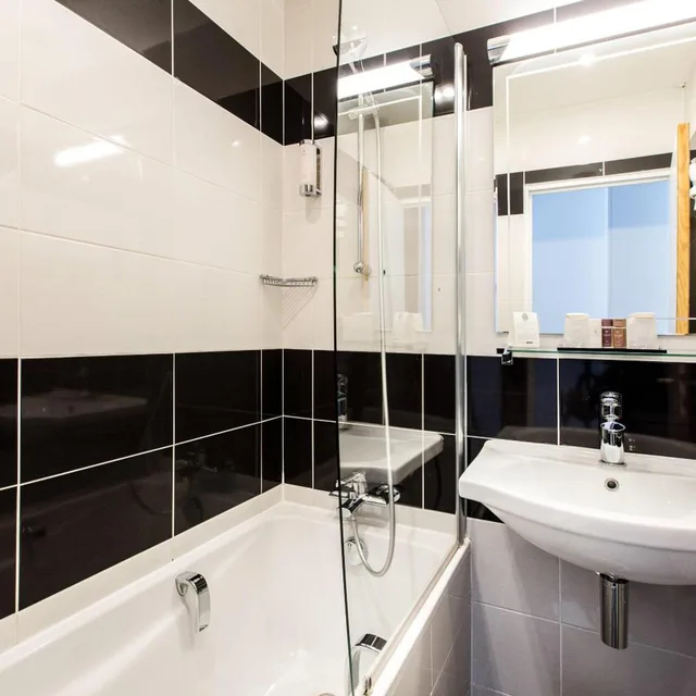 غرفة بسرير كوين مع أريكة، Quality Hotel Bordeaux Centre 8/10