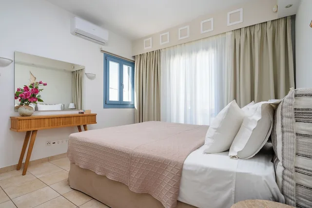 Executive, Suite, 1 Double and 3 Single Beds, Hot Tub، Mitos Suites 5/10