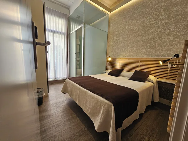 Interior, Double Bed, Private Bathroom, Hotel Palermo 3/5