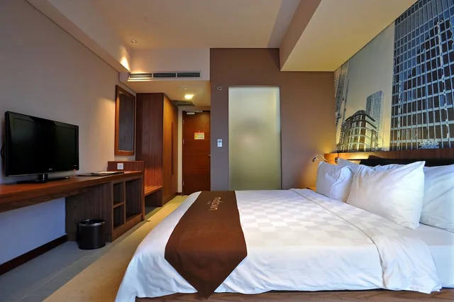 Splendid, King Bed، Midtown Hotel Surabaya 1/3