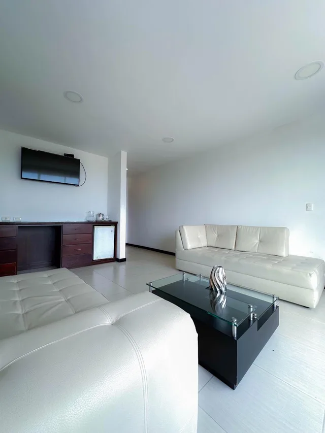جناح بسرير كوين بجاكوزي، Hotel Anaconda 7/10