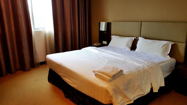 غرفة بريميير بسرير كينج، Lintas View Hotel 2/6
