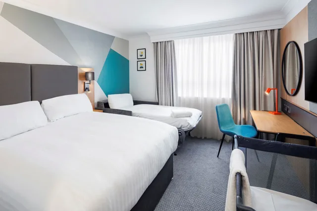 غرفة بسرير كينج مع أريكة، Holiday Inn Aylesbury 1/4